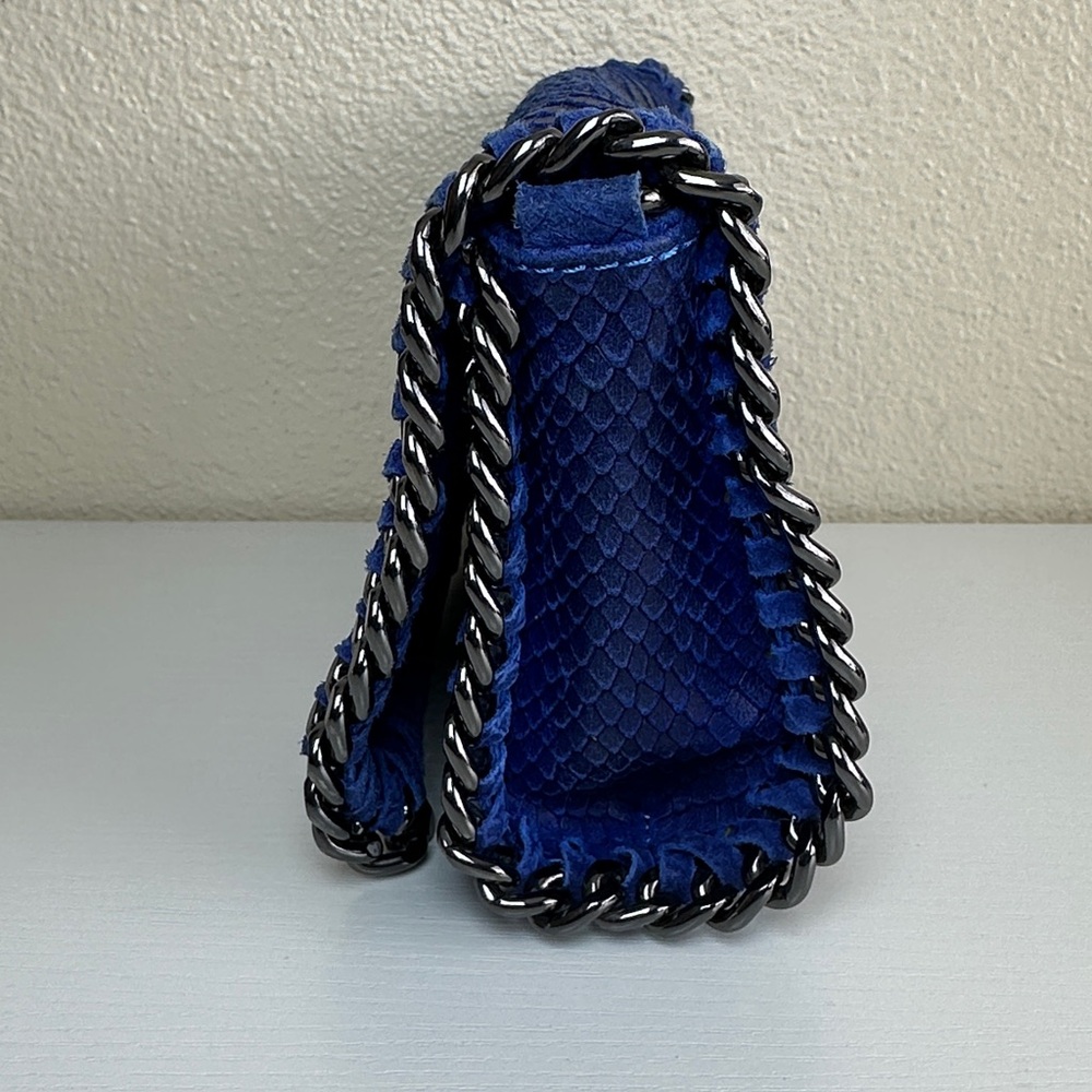 FIRENZE Italy Chic Blue Leather Chain link Crossbody Bag - Picture 5 of 10